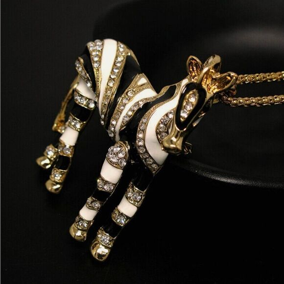 🦓 NEW Betsey Johnson crystal embellished zebra pendant necklace 🦓 - Picture 3 of 5